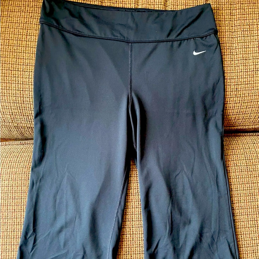 Nike Womens Fit Dri Capri Yoga Pants Black Large - EUC!
